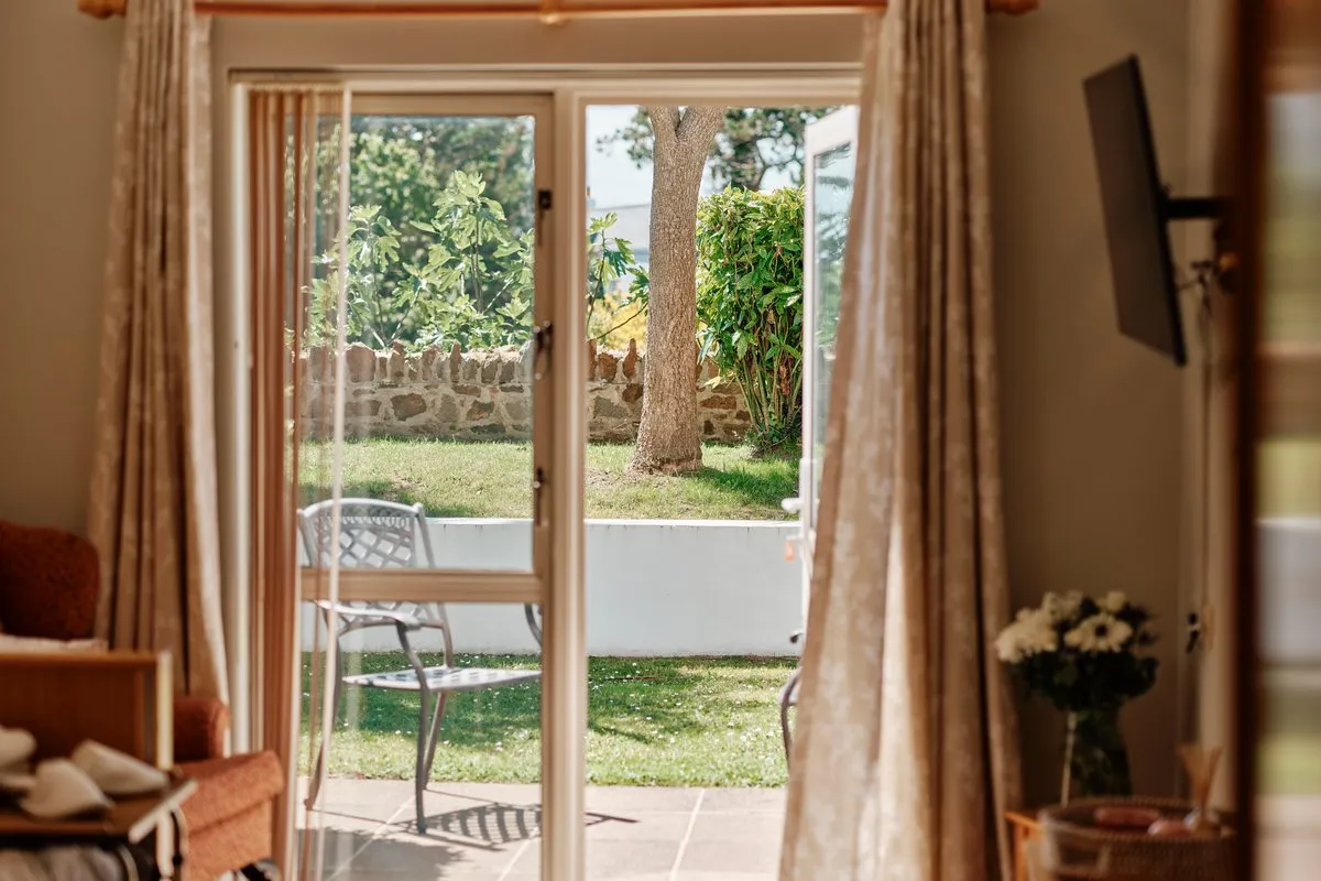 A single en-suite bedroom at Pinewood